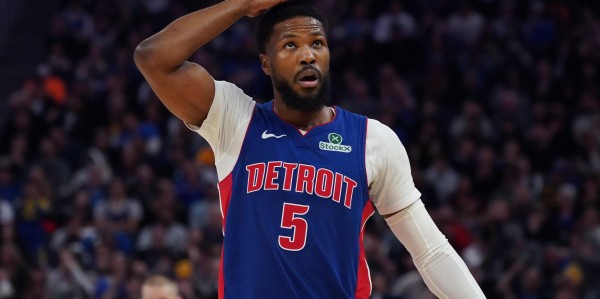 mk体育官网-场均16.3分&amp;amp;amp;三分41.6%！火媒：火箭还有名额空缺 应追比斯利吗？