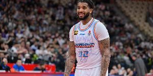 山东半场落后18分！媒体人：在萨林杰面前 克里斯有点不会了